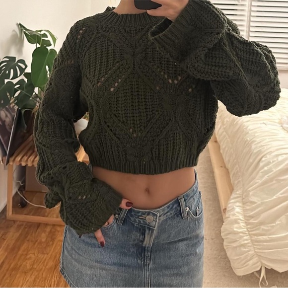 Grey Bandit Sweater - Picture 2 of 2